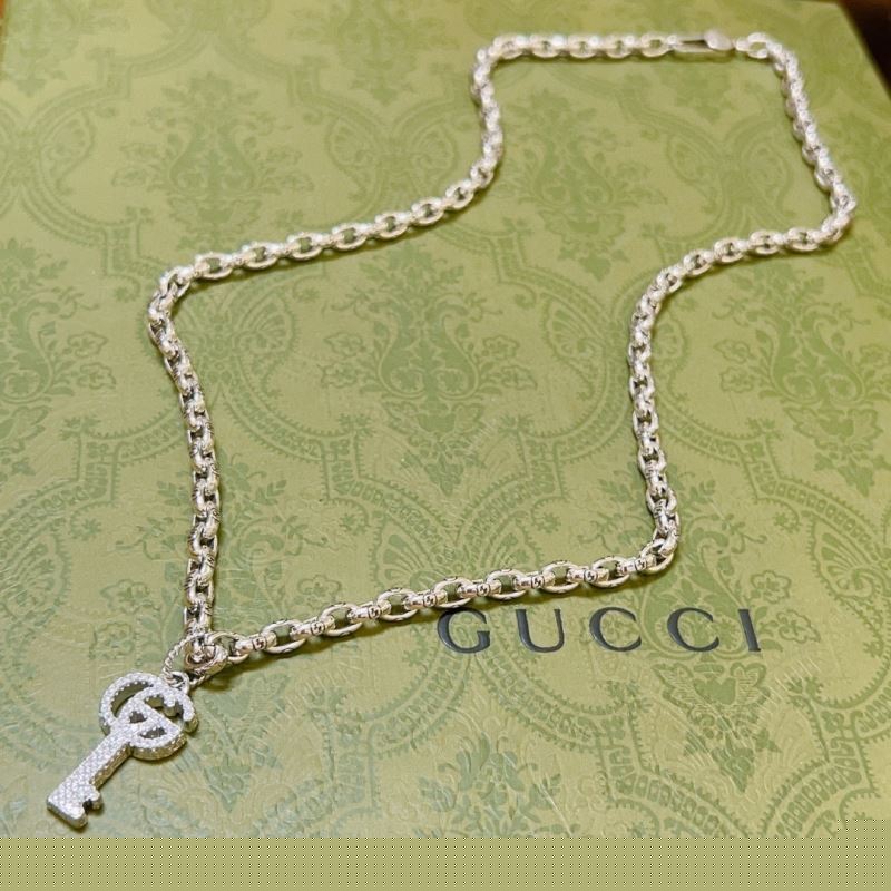 G*u*i necklaces